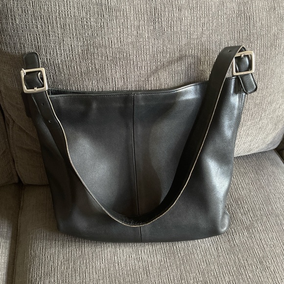 Coach leather shoulder bag. - Picture 2 of 5